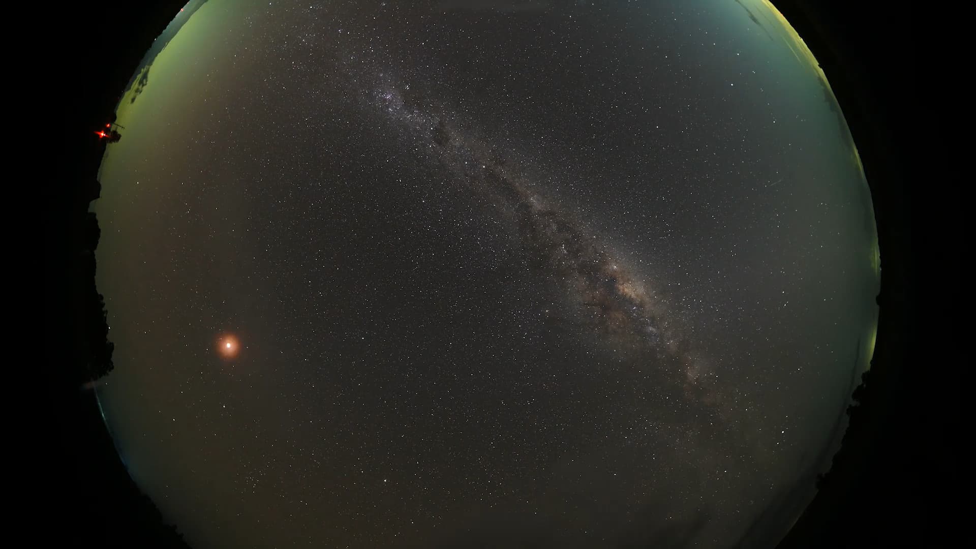 Cover Image for خُسوفٌ كُلّي فوق الأوروگواي