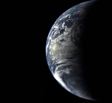 Cover Image for مُغادرة الأرض