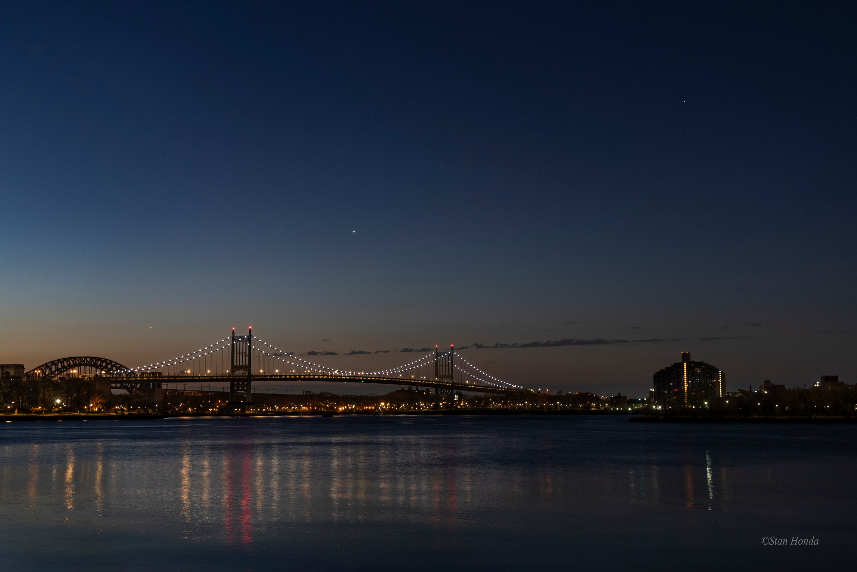 نسخة بدون عناوين من الصورة